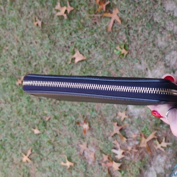 Tory Burch Black Pebble Leather Full size zip wallet no callouts - Picture 7 of 8